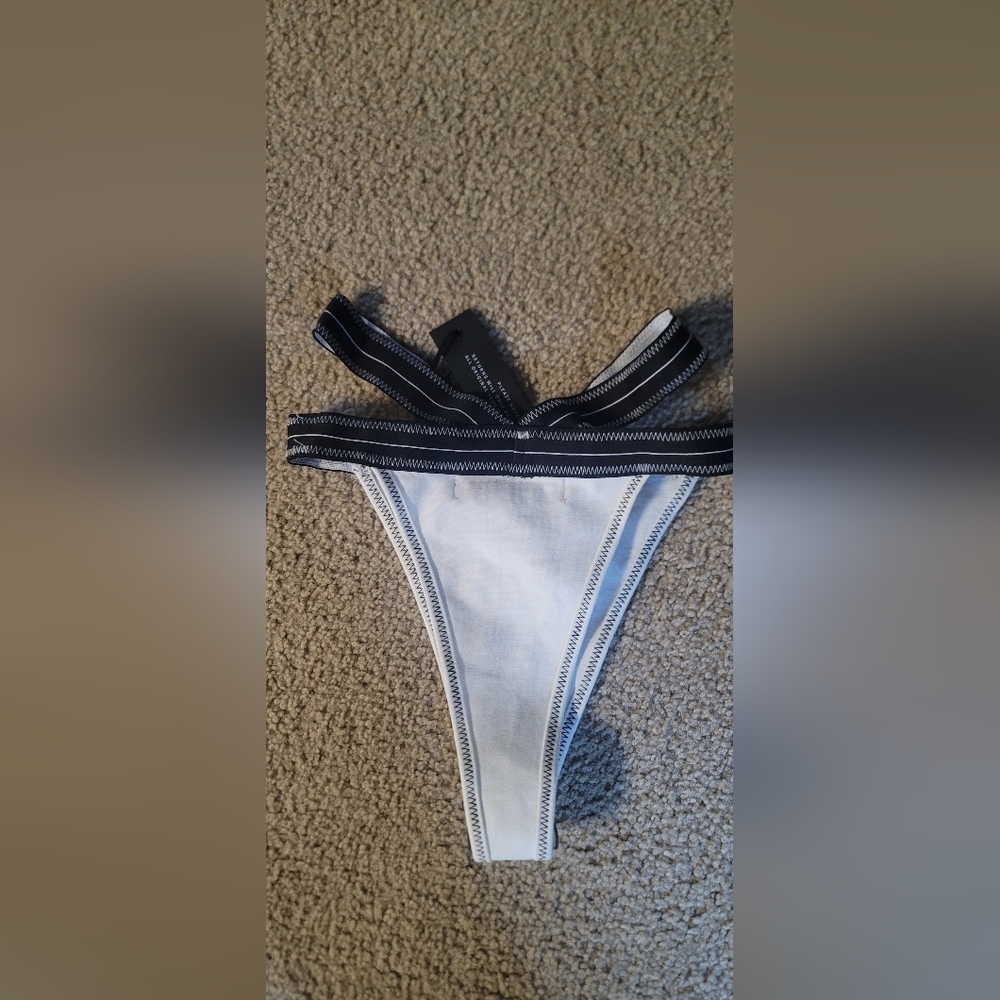 Maniere de voir panty. NWT
